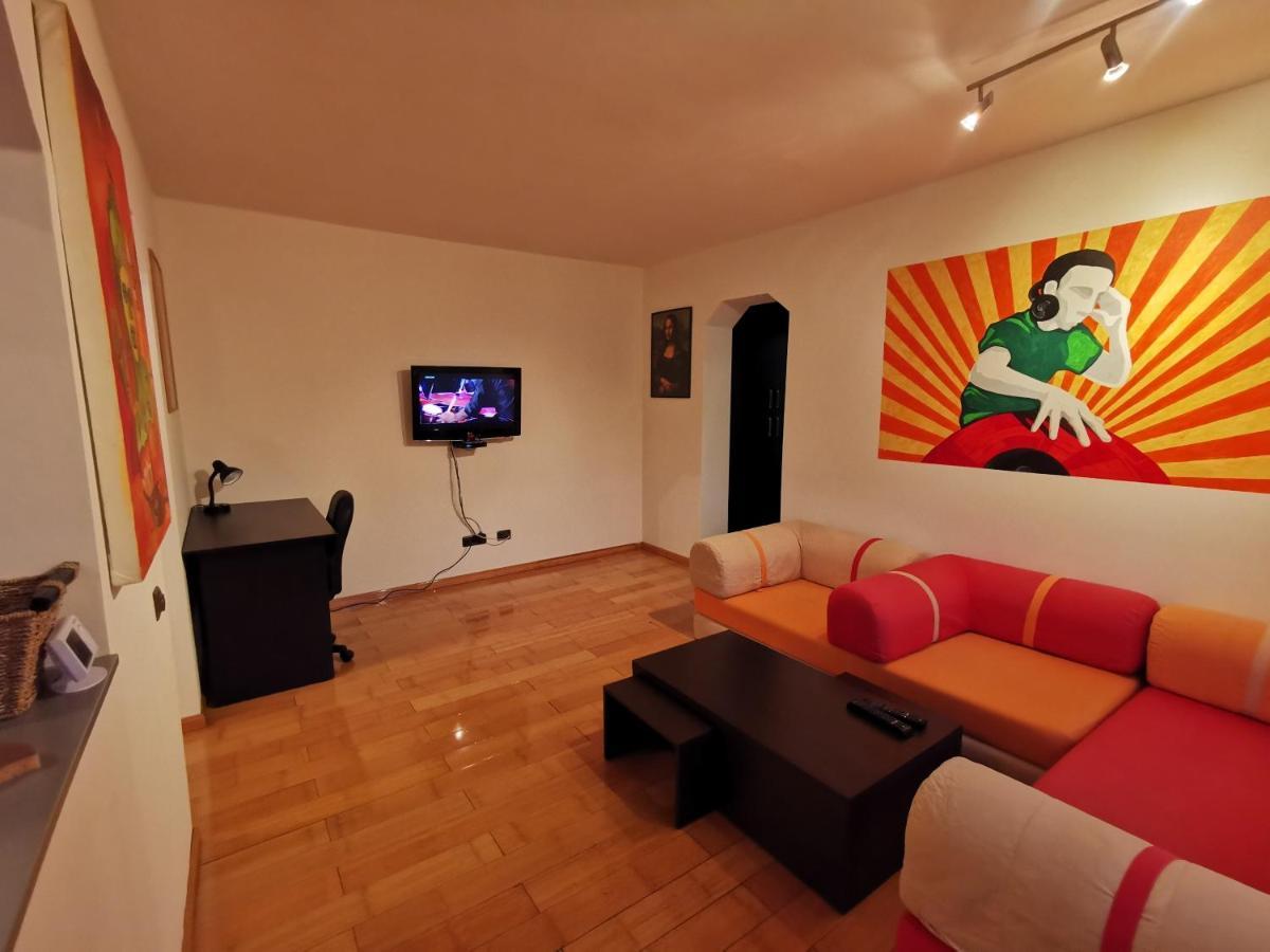 Comfy & Pleasant Apartment 10 Min Walk To Downtown Timişoara Buitenkant foto